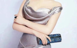 马苏图片,41岁女神海边秀身材，事业线抢眼引关注