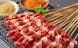 烤肉串图片,香气四溢的街头美食风情