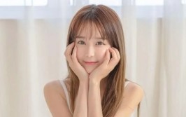 艺考现场：素颜美女被误解化妆结果令人不料 ，艺考女生酷似虞书欣喜悦笑颜激发烧议，女生笑起来神似虞书欣及文娱频谈